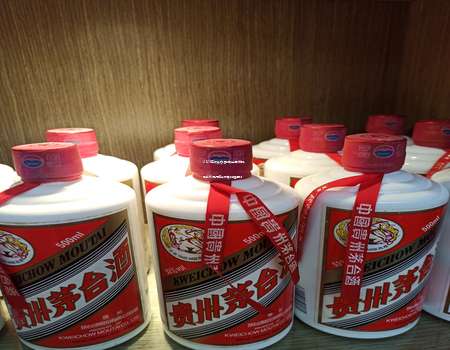 2025年收茅台酒价格全面分析，最新市场行情与收藏价值探讨